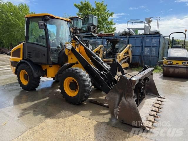 JCB 406 Gumikerekes homlokrakodók