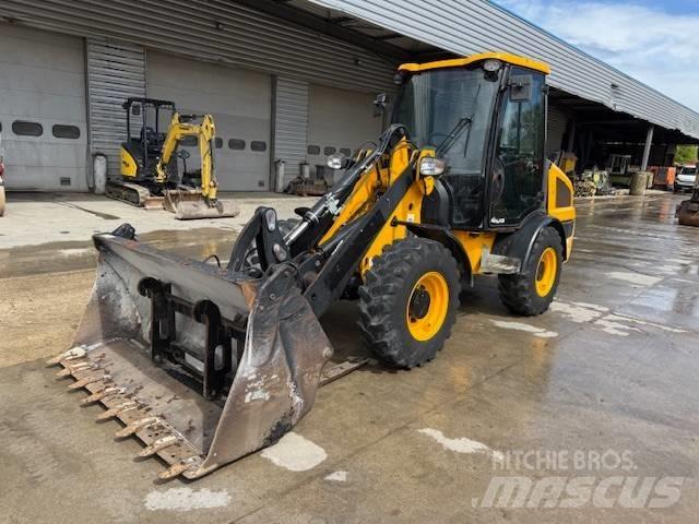 JCB 406 Gumikerekes homlokrakodók