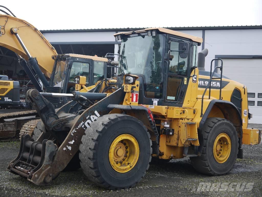 Hyundai HL955A Gumikerekes homlokrakodók