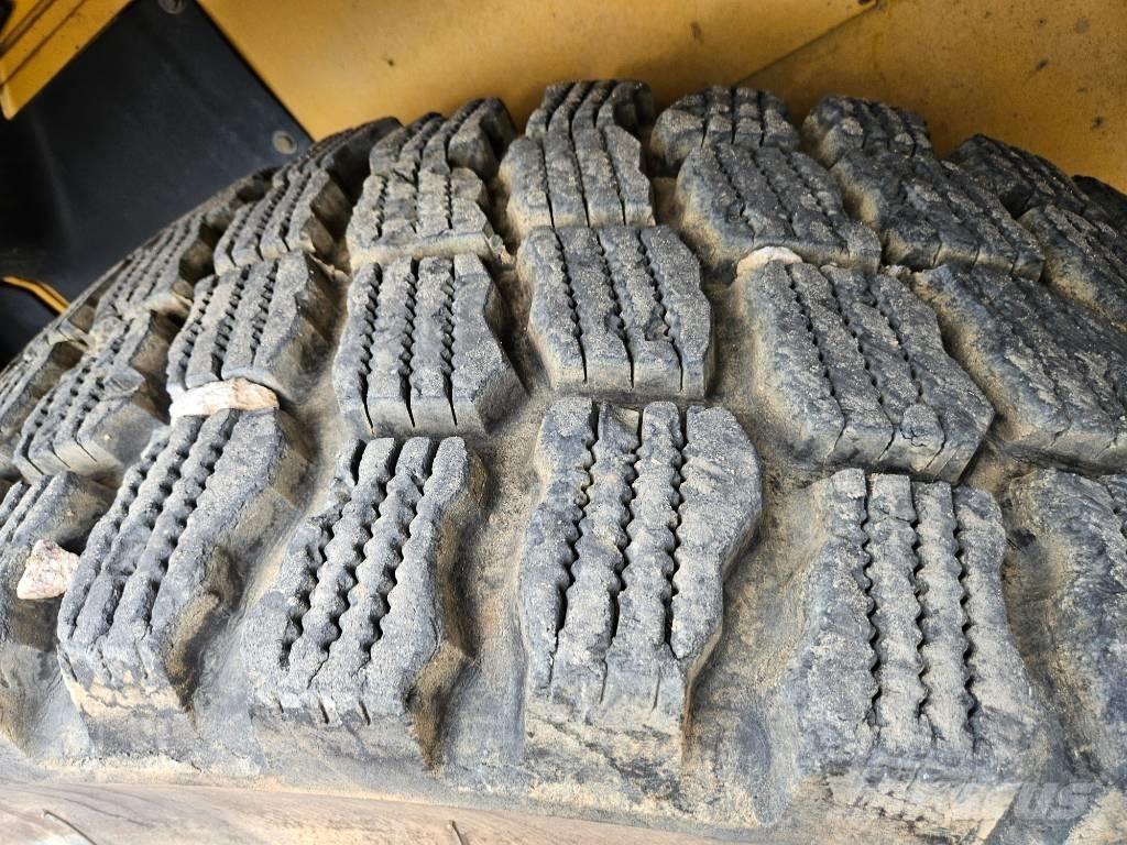 CAT 930 K Gumikerekes homlokrakodók