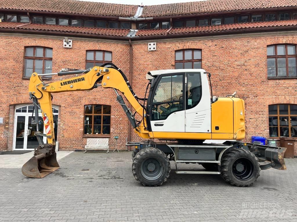 Liebherr A 910 Comp Gumikerekes kotrók