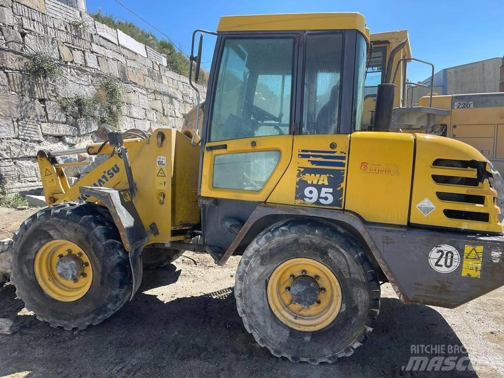 Komatsu WA95-3 Gumikerekes homlokrakodók