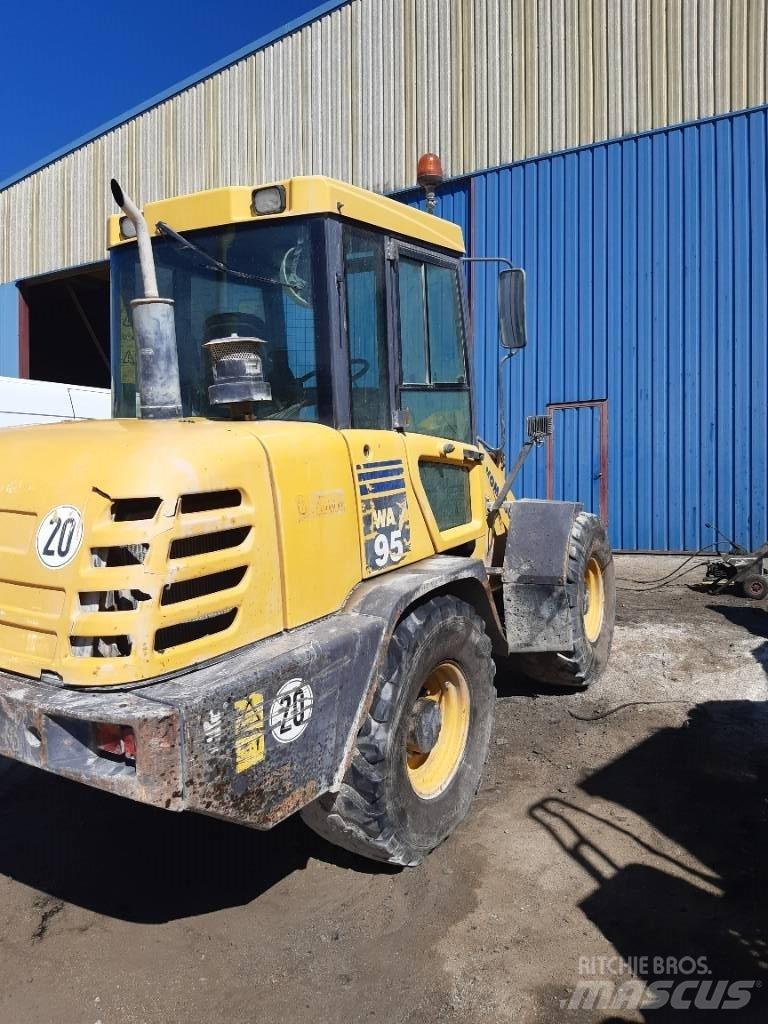 Komatsu WA95-3 Gumikerekes homlokrakodók
