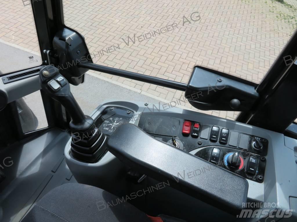 CAT 906M Gumikerekes homlokrakodók