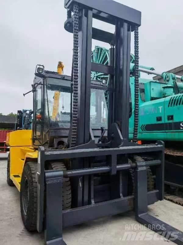 Komatsu FD 160 Dízel targoncák