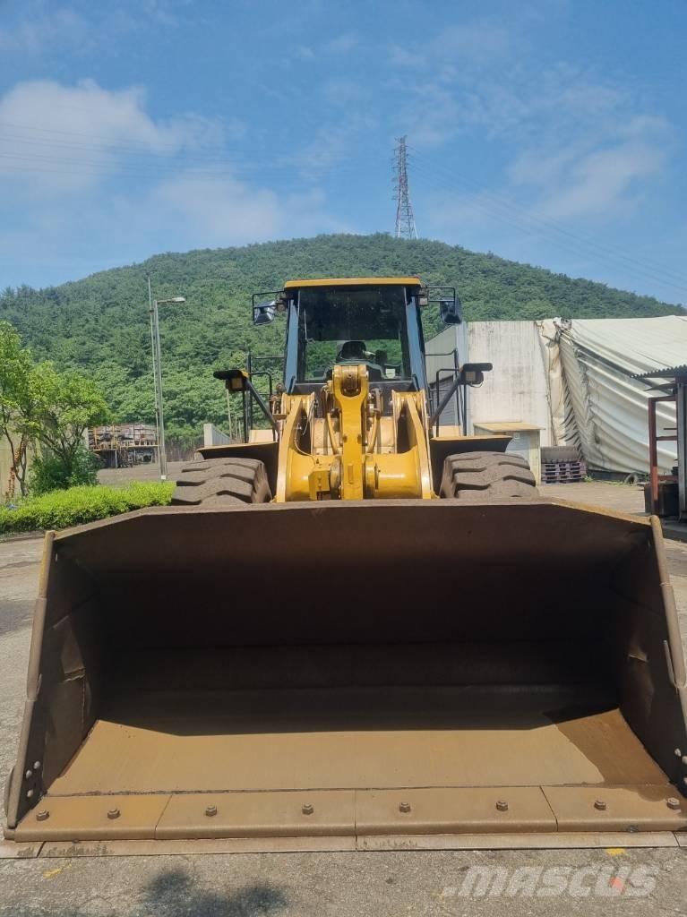 CAT 966 H Gumikerekes homlokrakodók