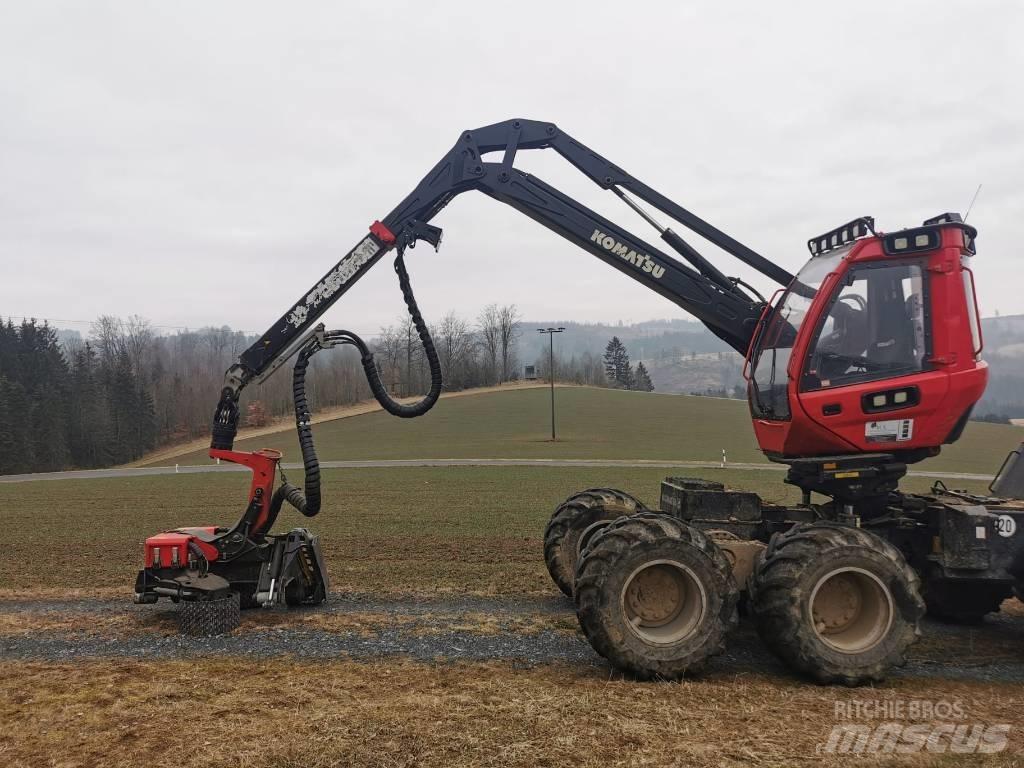Komatsu 931 XC Betakarítók