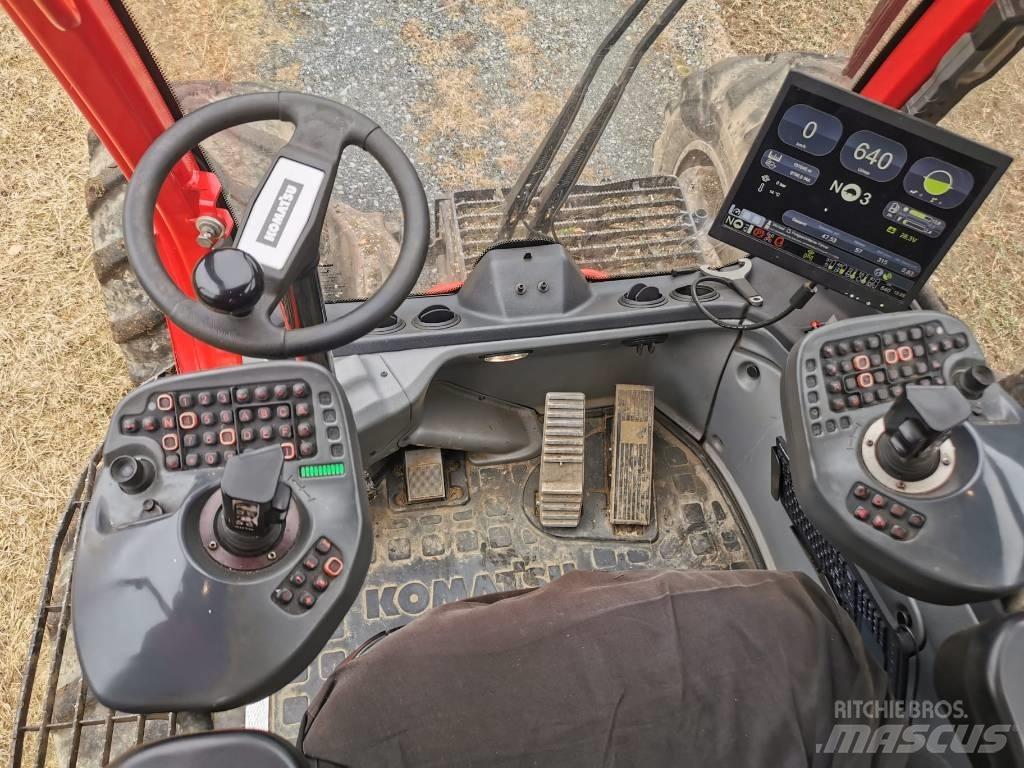 Komatsu 931 XC Betakarítók
