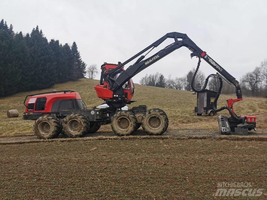 Komatsu 931 XC Betakarítók
