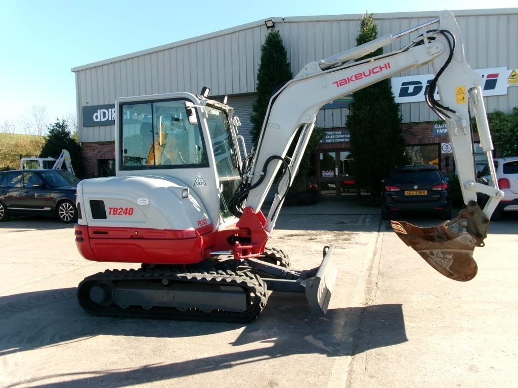 Takeuchi TB 240 Mini kotrók < 7t