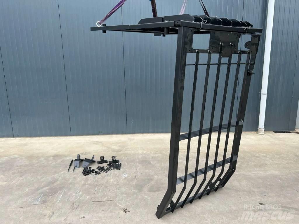 CAT 323D Guard Vezetőfülke és belső tartozékok