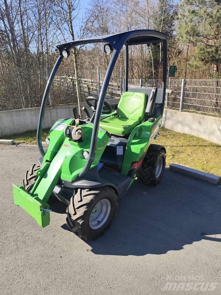 Avant 220 Univerzális rakodók