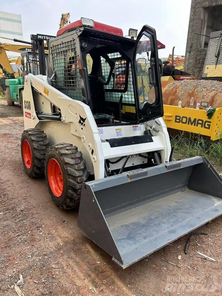Bobcat S 130 Kompaktrakodók