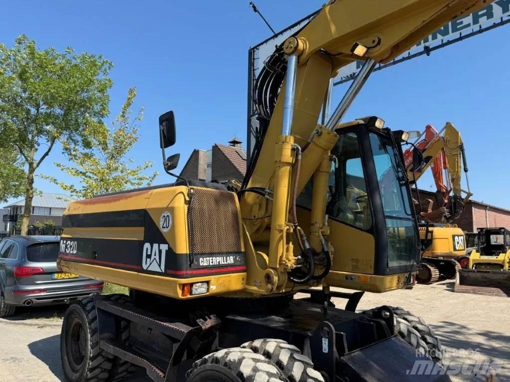 CAT M320 2001 Gumikerekes kotrók