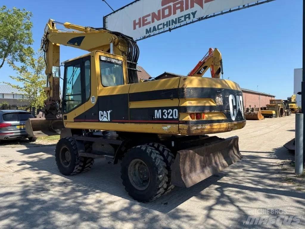 CAT M320 2001 Gumikerekes kotrók