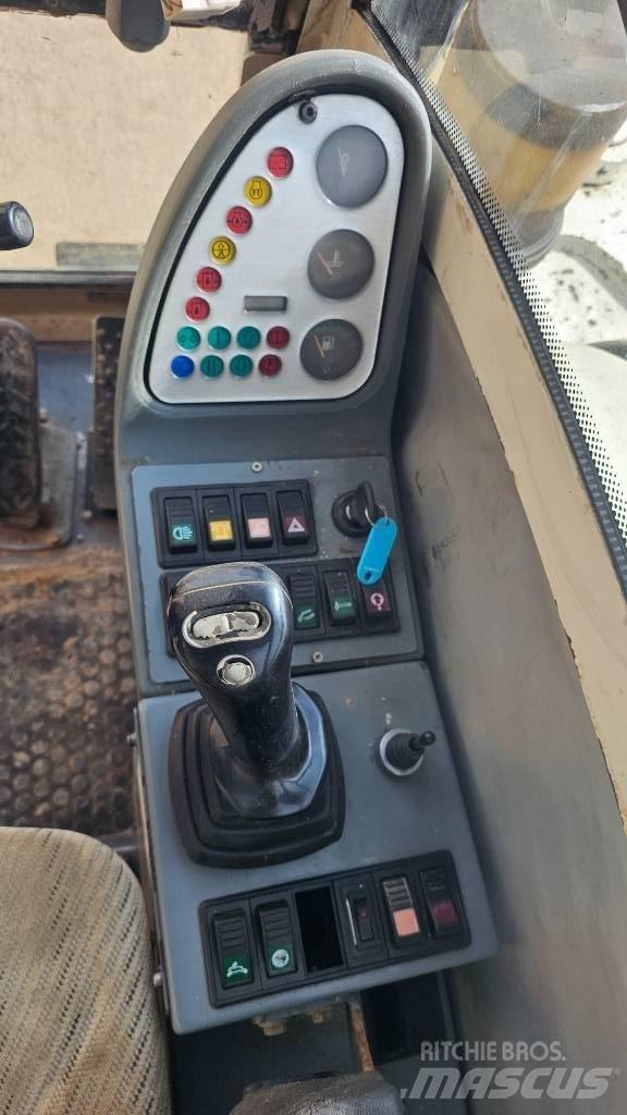 Terex HML 32 Gumikerekes kotrók