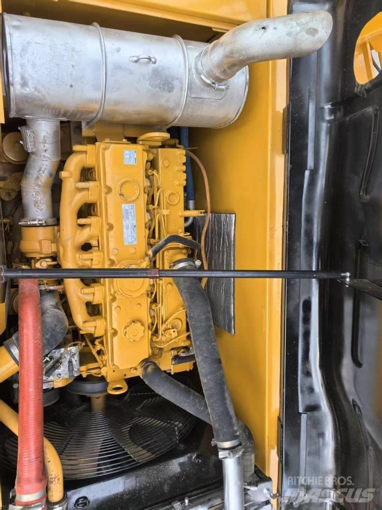 CATERPILLR 320d2 Közepes (midi) kotrók 7 t - 12 t