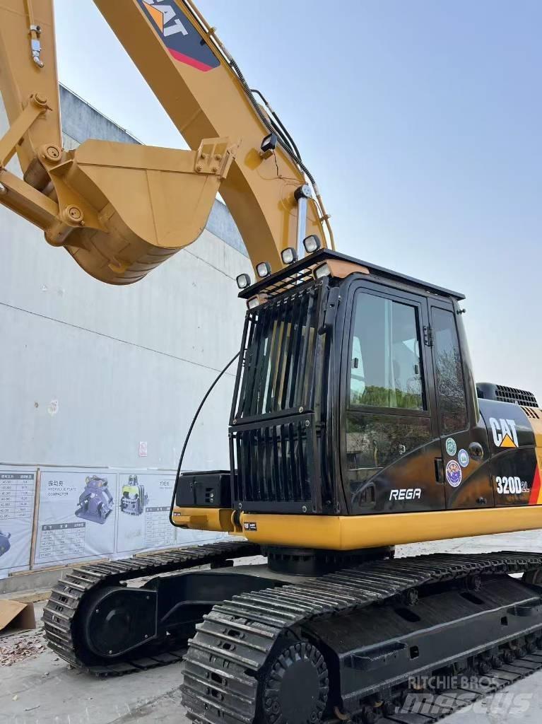 CATERPILLR 320d2 Közepes (midi) kotrók 7 t - 12 t