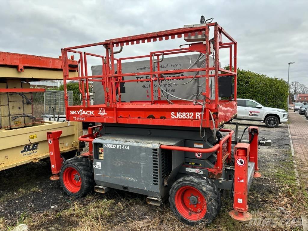 SkyJack SJ 6832 RT Ollós emelők
