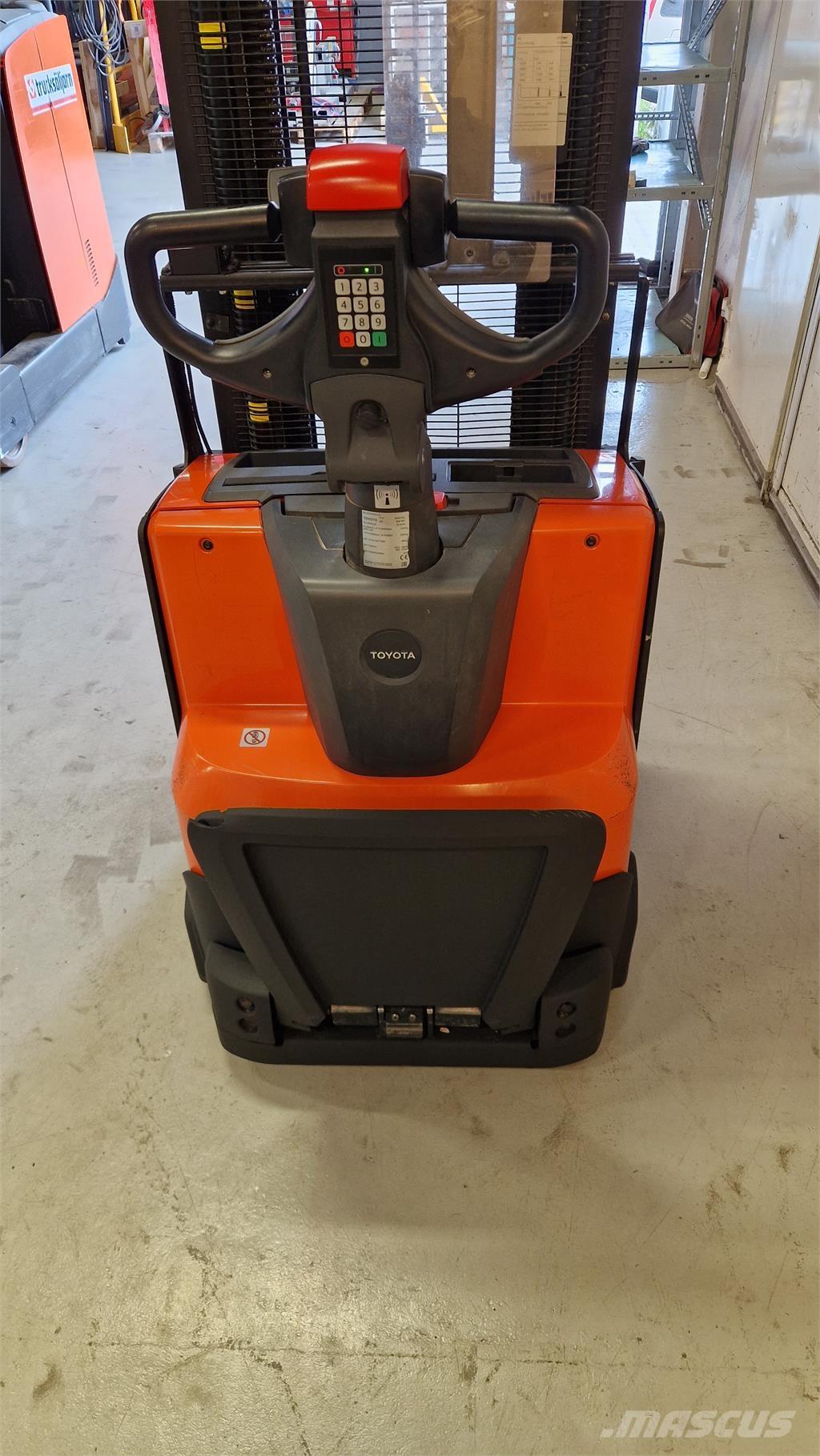 Toyota SWE140L Elektromos gyalogkíséretű targoncák