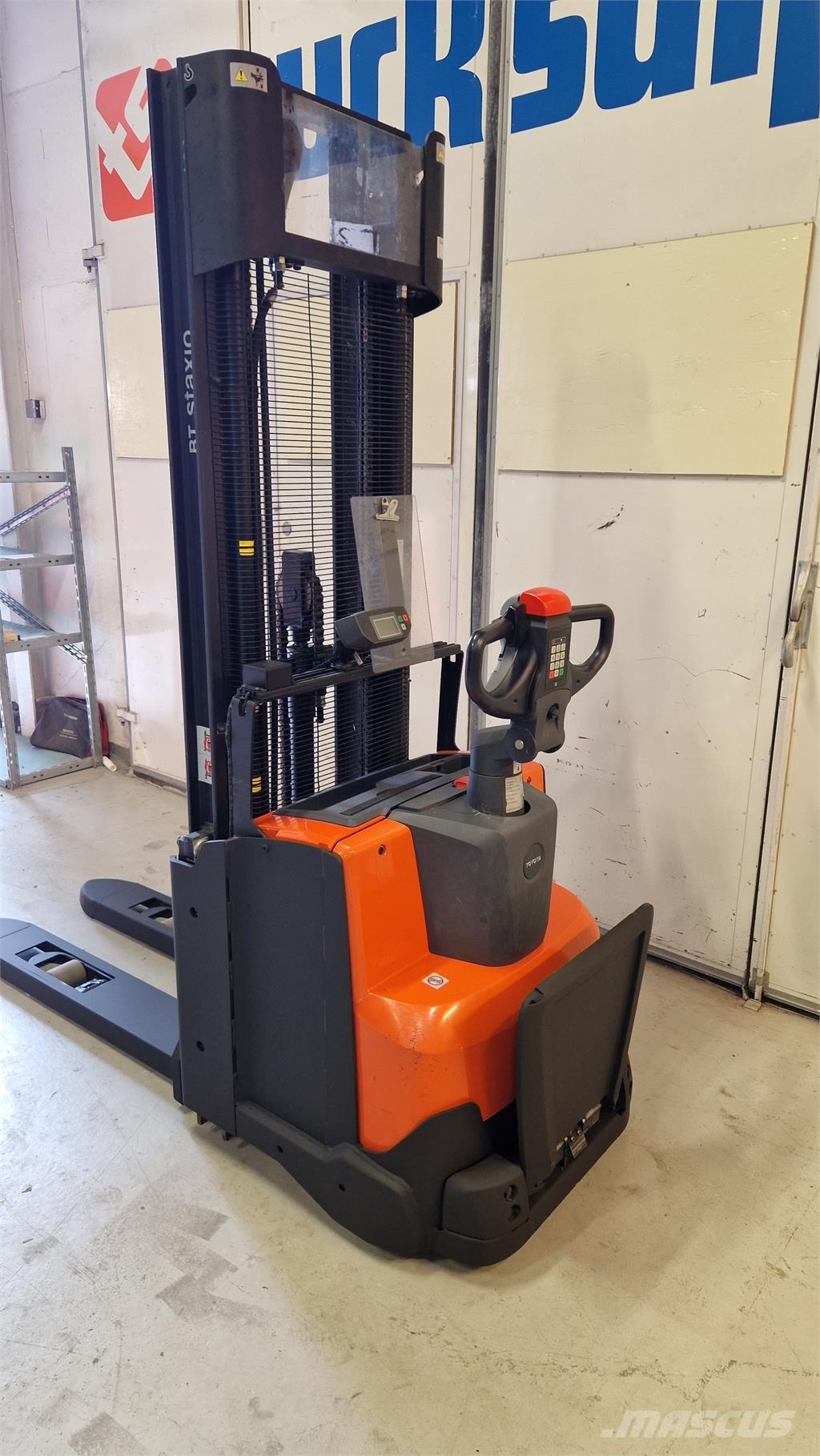 Toyota SWE140L Elektromos gyalogkíséretű targoncák