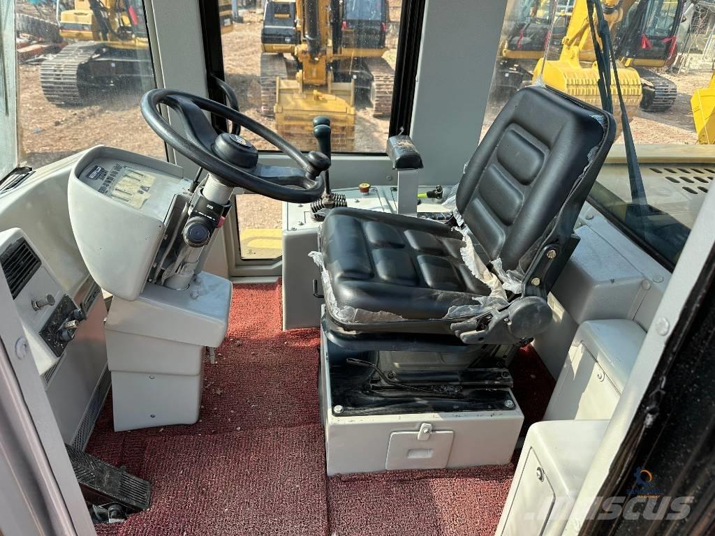 CAT 950 G Gumikerekes homlokrakodók