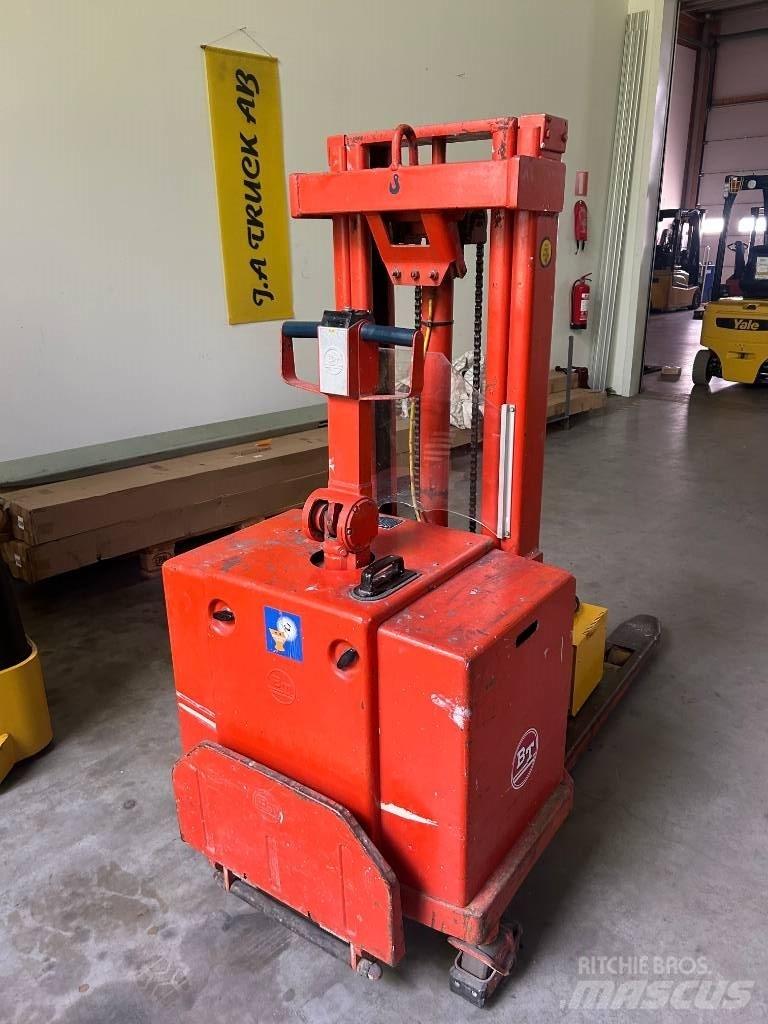 BT LSV1000/7 Gyalogkíséretű targonca