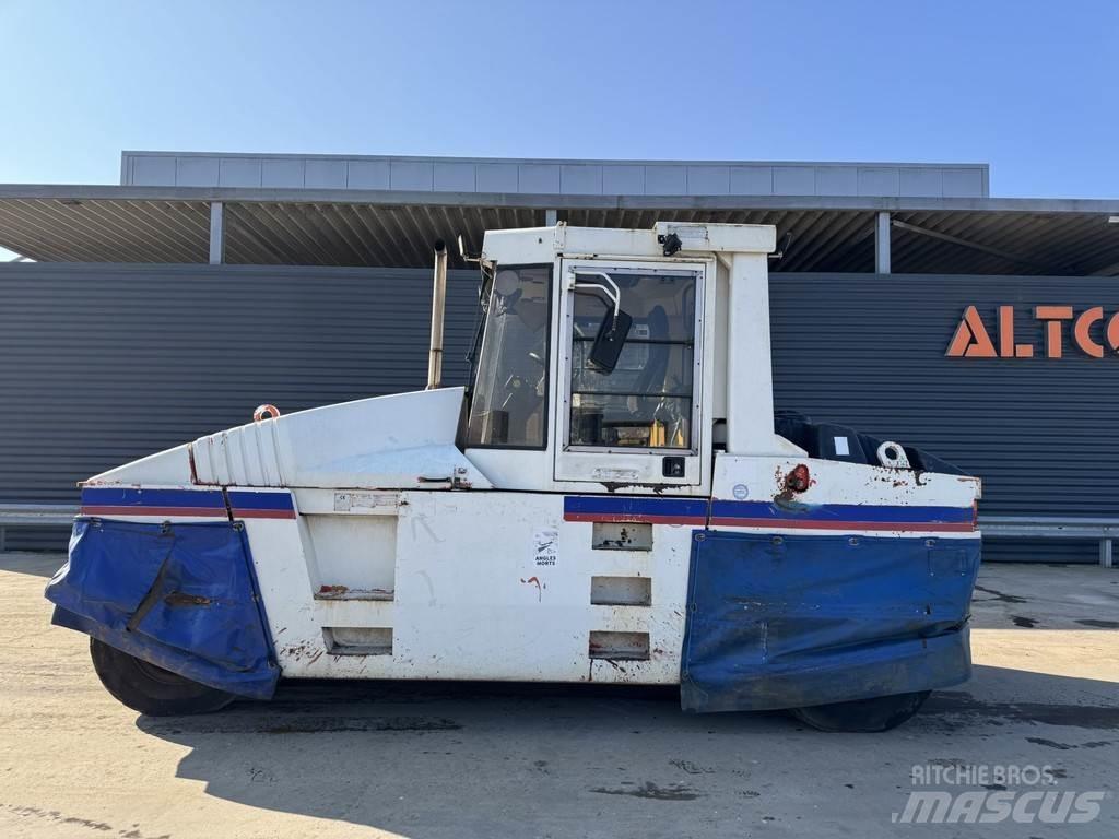 CAT PS-300B Pneumatikus kerekes hengerek