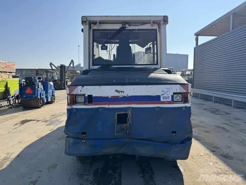 CAT PS-300B Pneumatikus kerekes hengerek