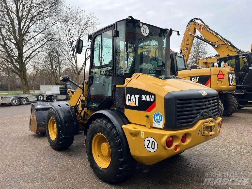 CAT 908M Gumikerekes homlokrakodók