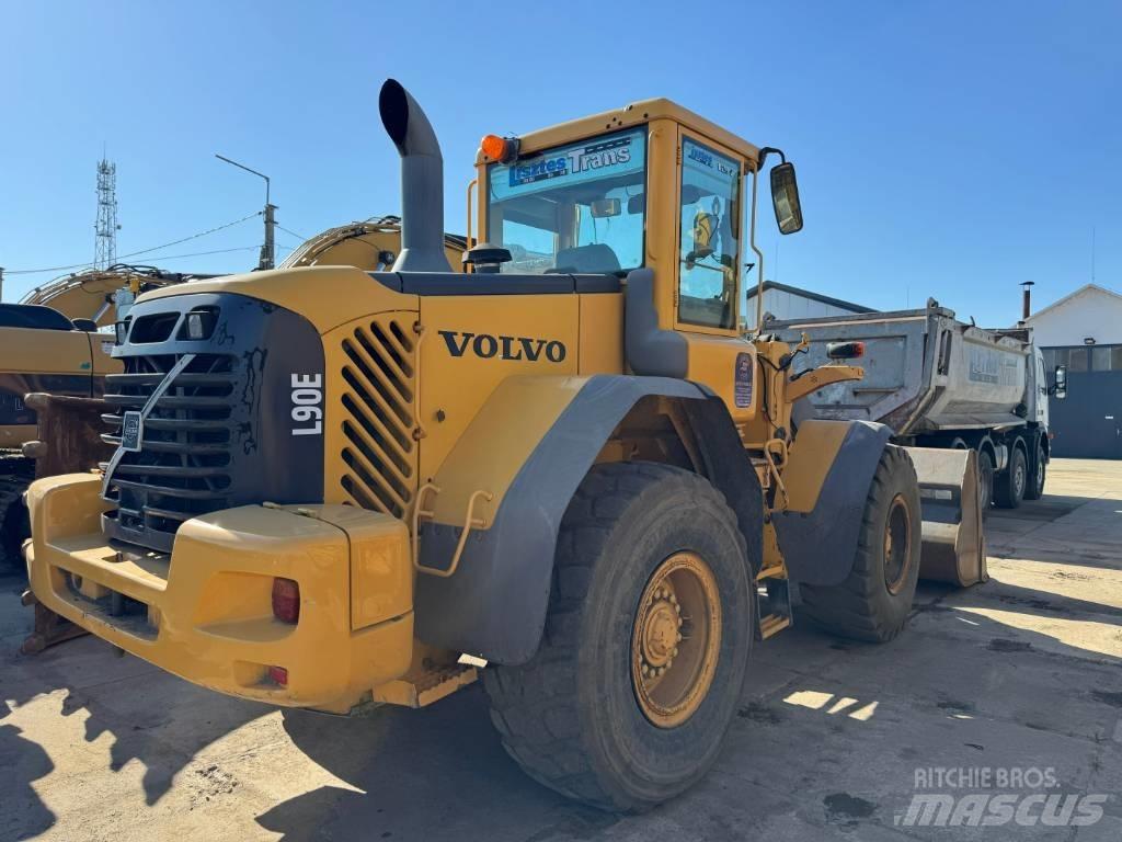 Volvo L 90 E Gumikerekes homlokrakodók