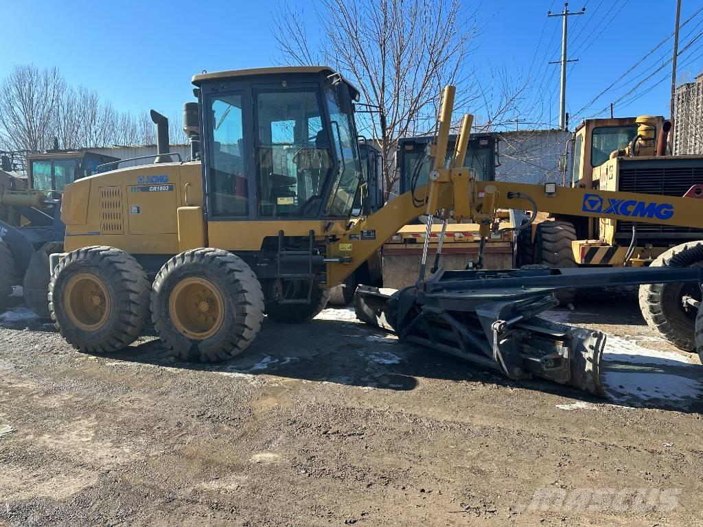 XCMG GR1803 gumikerekes dózer