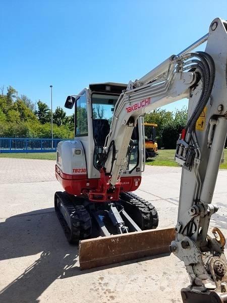 Takeuchi TB 230 Mini kotrók < 7t