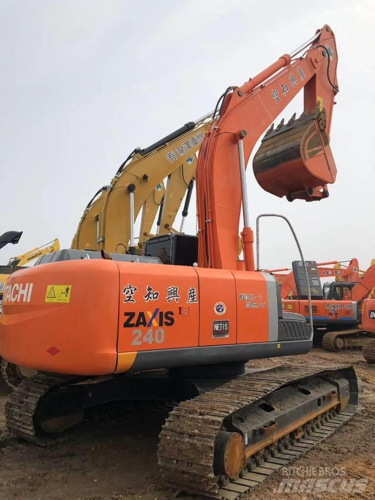 Hitachi 240 Lánctalpas kotrók