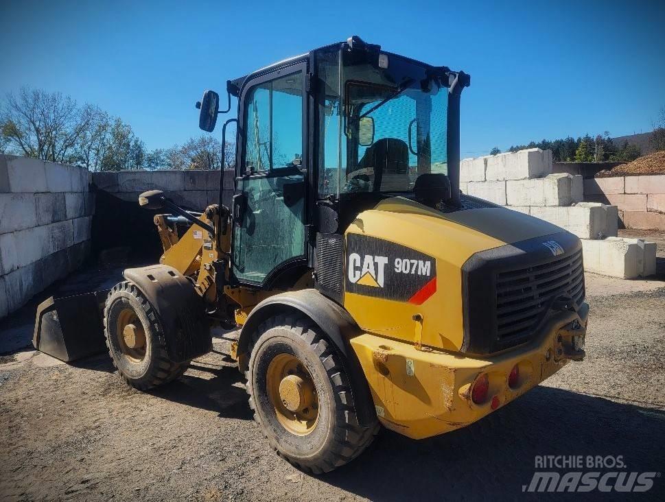CAT 907 M Gumikerekes homlokrakodók