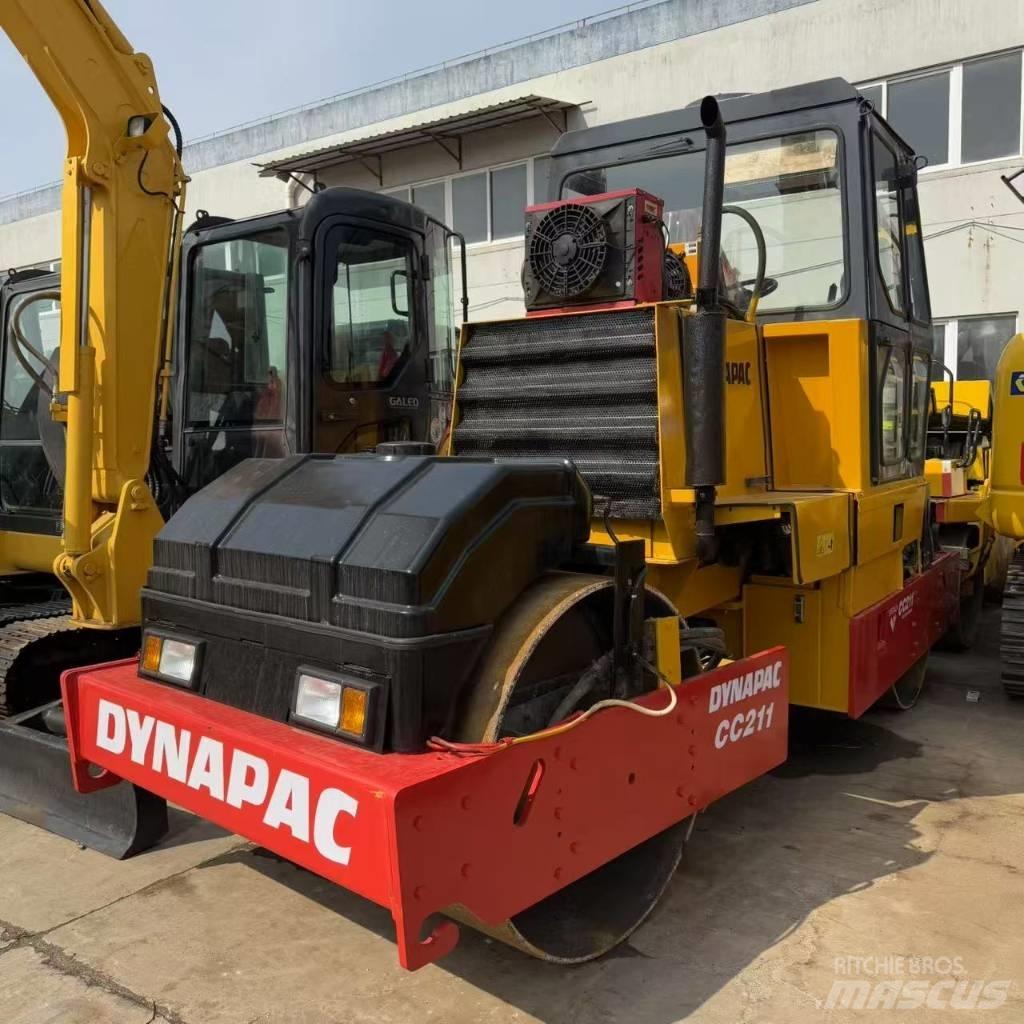 Dynapac CC 211 Ikerdobos hengerek