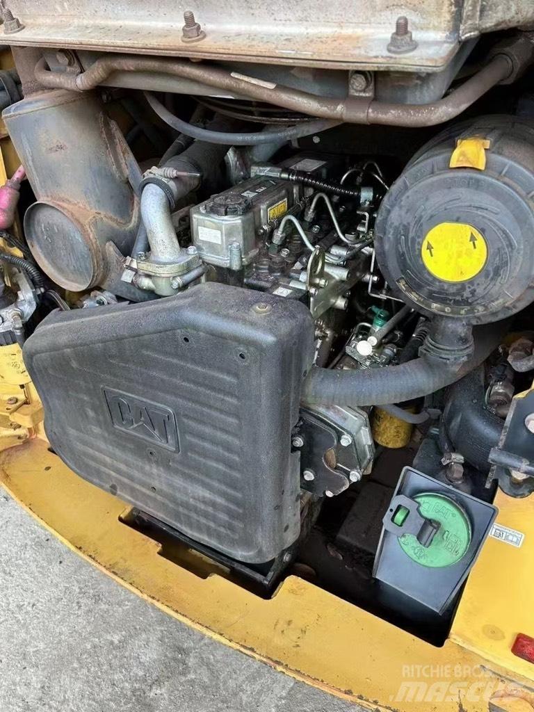 CAT 246 C Kompaktrakodók