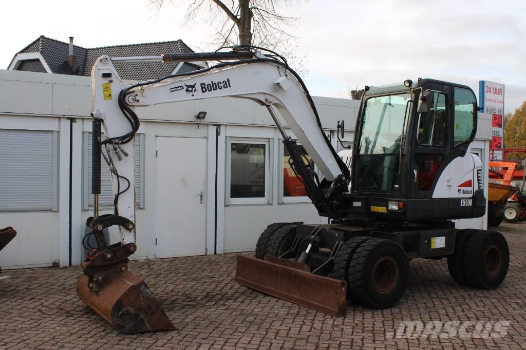 Bobcat E 55 W Gumikerekes kotrók
