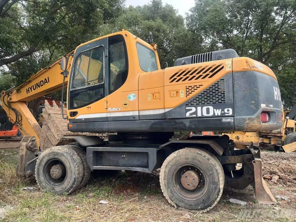 Hyundai R210W-9 Gumikerekes kotrók