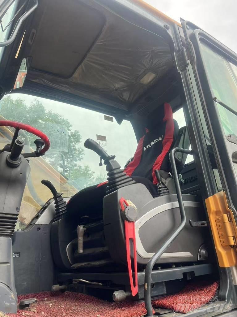 Hyundai R210W-9 Gumikerekes kotrók