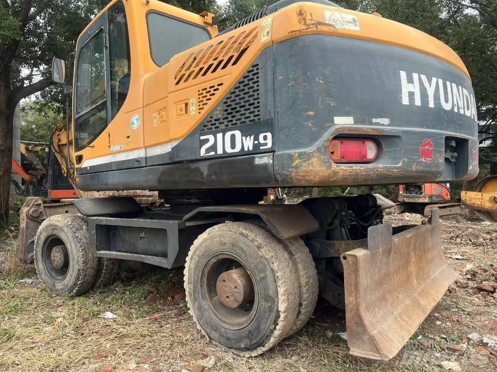 Hyundai R210W-9 Gumikerekes kotrók