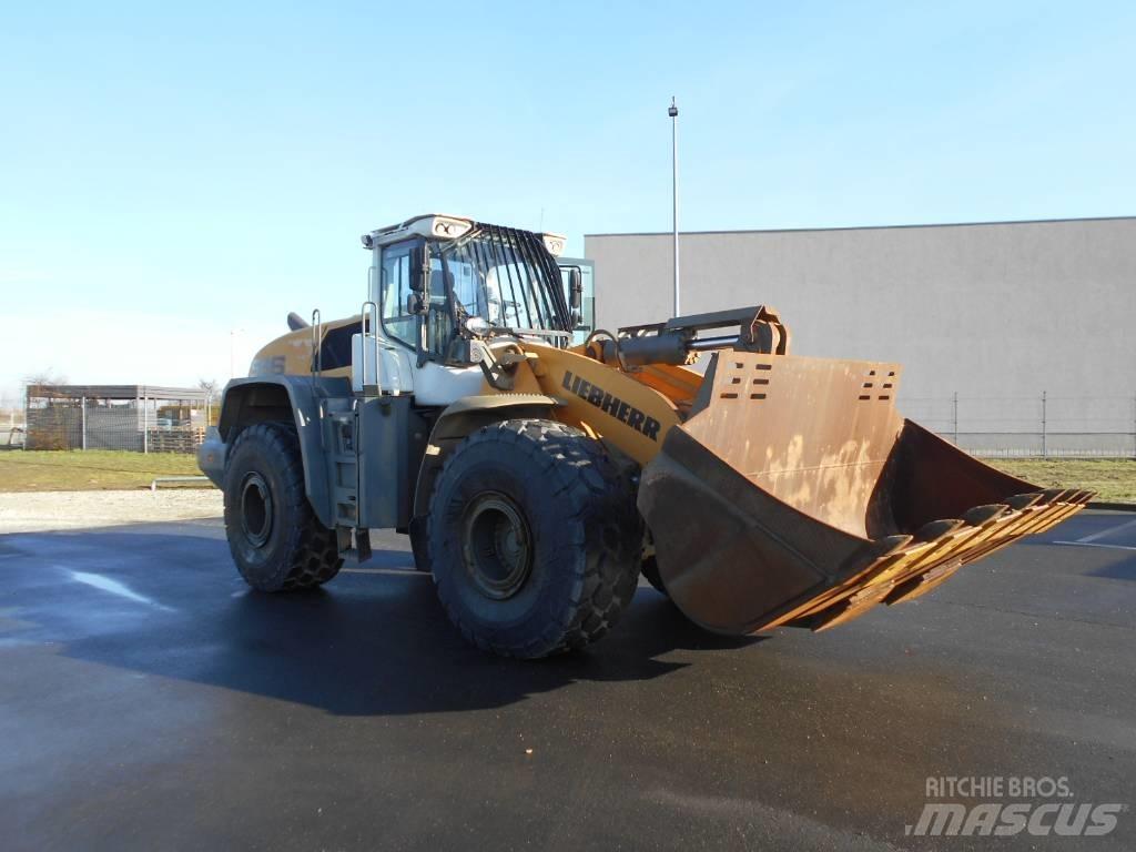 Liebherr L 586 Gumikerekes homlokrakodók