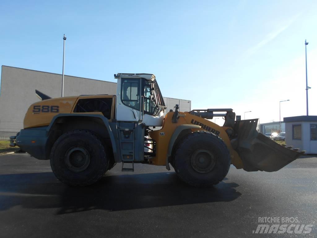 Liebherr L 586 Gumikerekes homlokrakodók