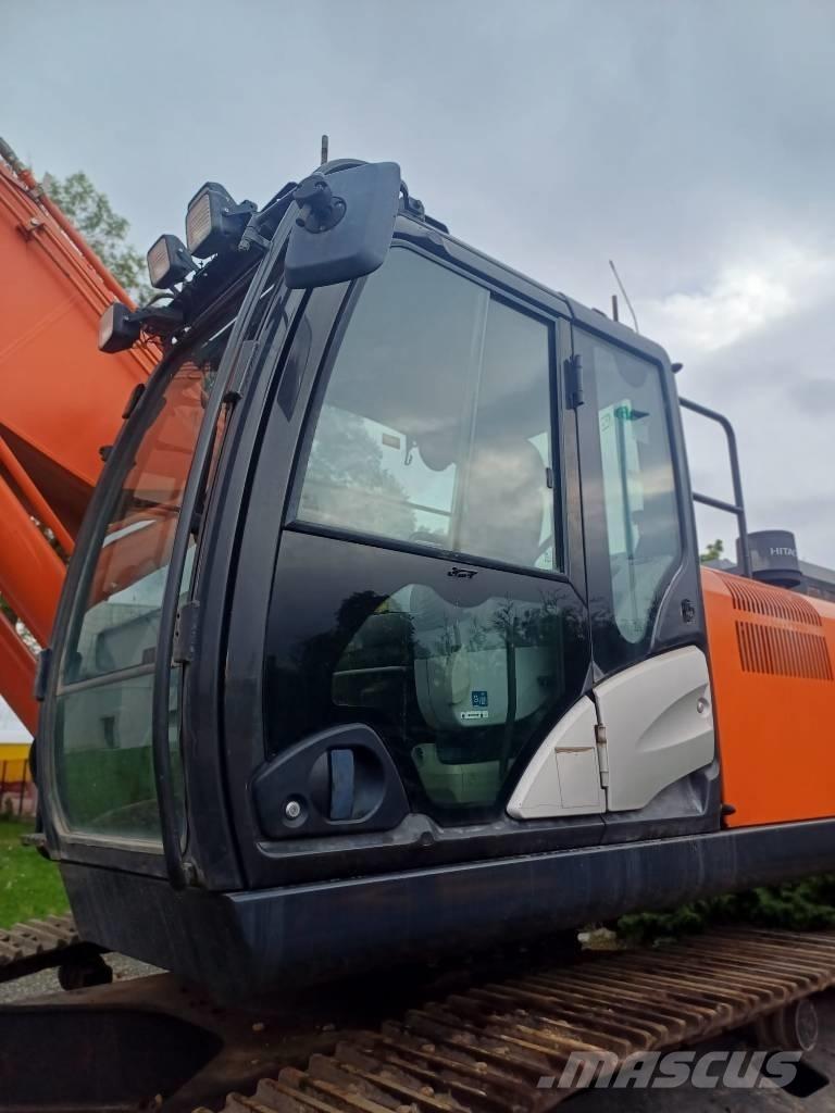Hitachi ZX350 Gumikerekes homlokrakodók
