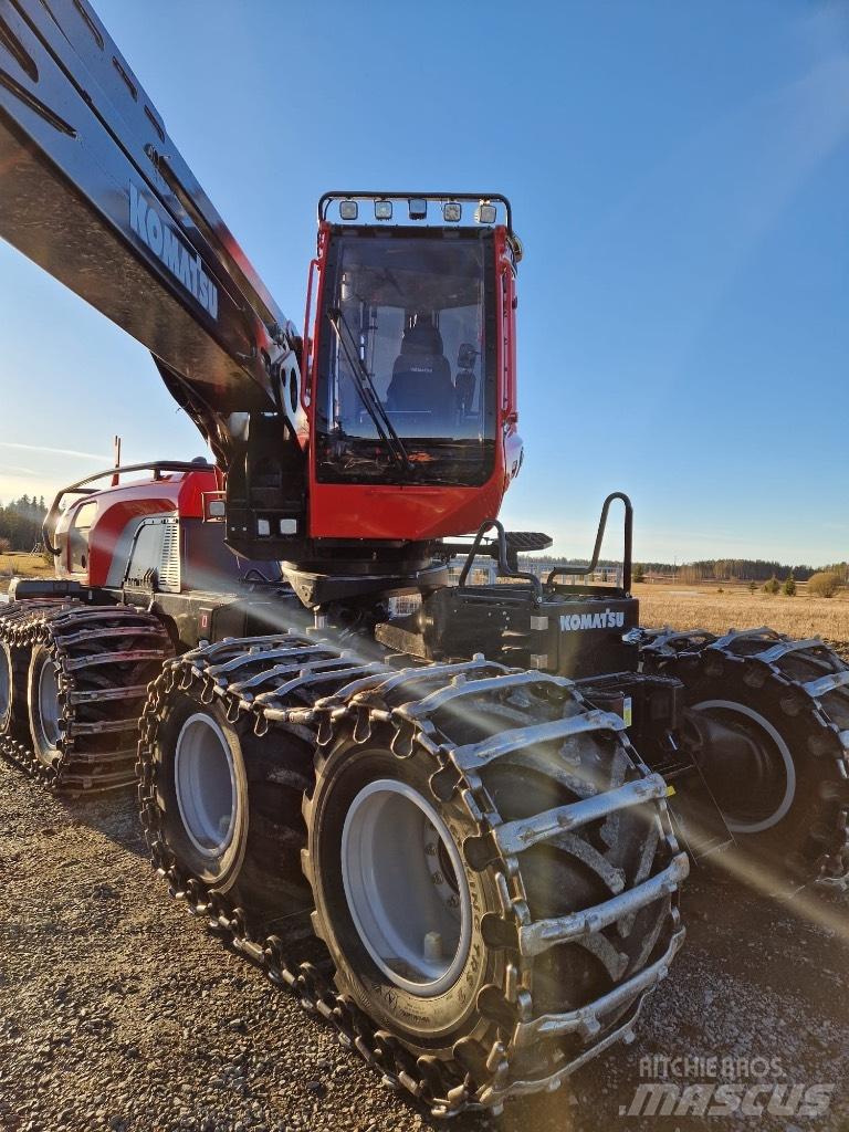 Komatsu 931XC Betakarítók