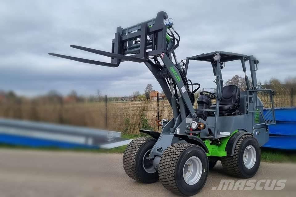 WCM L2316 und L2416 Homlokrakodók és kotrók