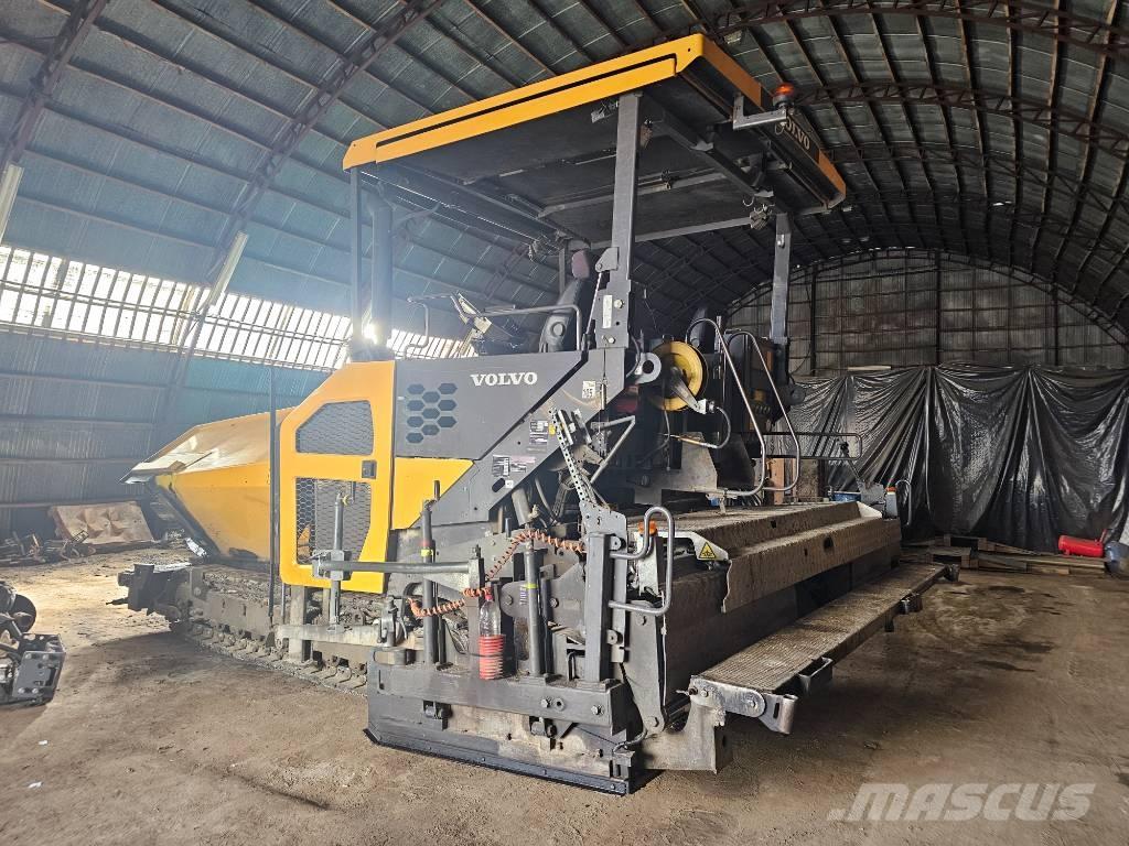 Volvo P6820C Aszfalt terítõ gépek