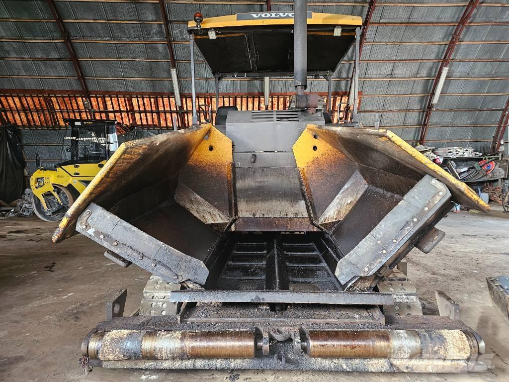 Volvo P6820C Aszfalt terítõ gépek