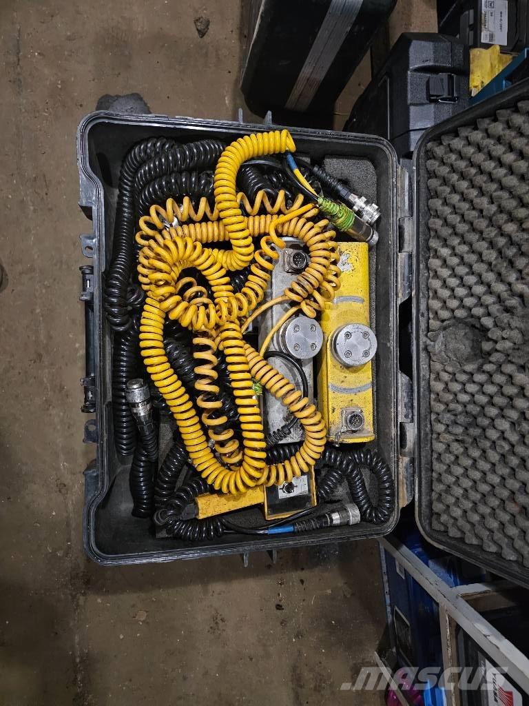 Volvo P6820C Aszfalt terítõ gépek