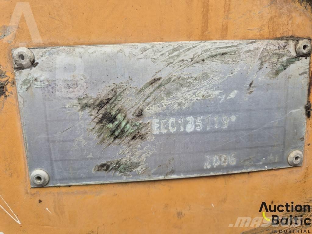 CASE 621 D Gumikerekes homlokrakodók